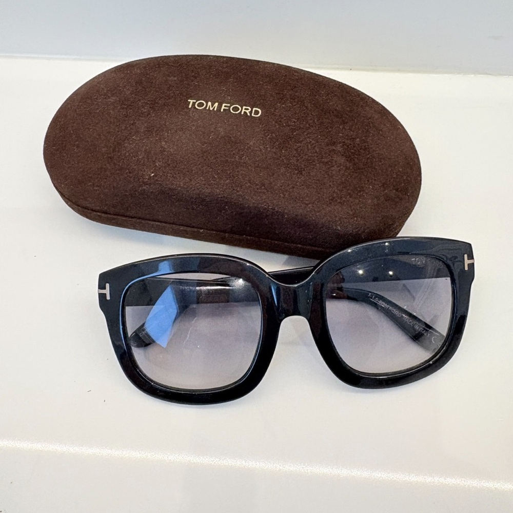 Tom Ford Leigh-02 Oversized Sunglasses Black Classic Minimalist